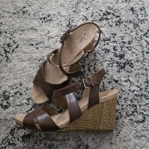 Life Stride Soft System Flex Wedge Heels Strapy Womwns 10 Brown Tan Boho Preppy